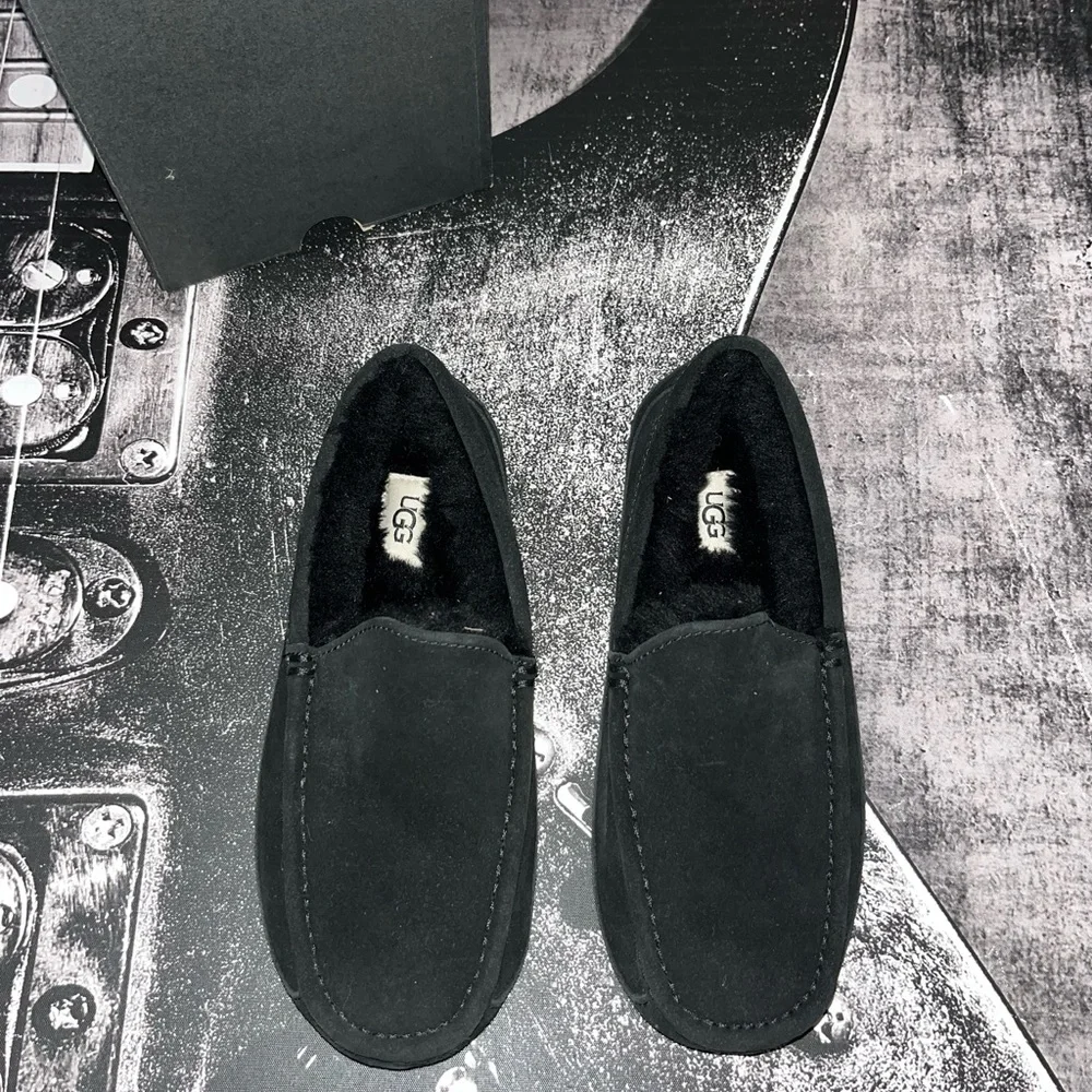 NIB UGG Ascot Slippers - Picture 4 of 8